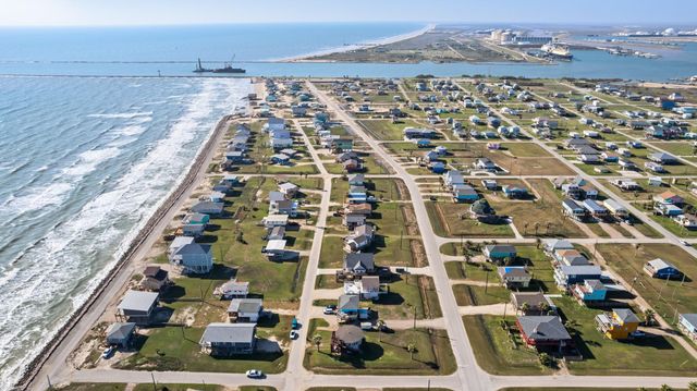 702 Seashell Drive, Surfside Beach, TX 77541