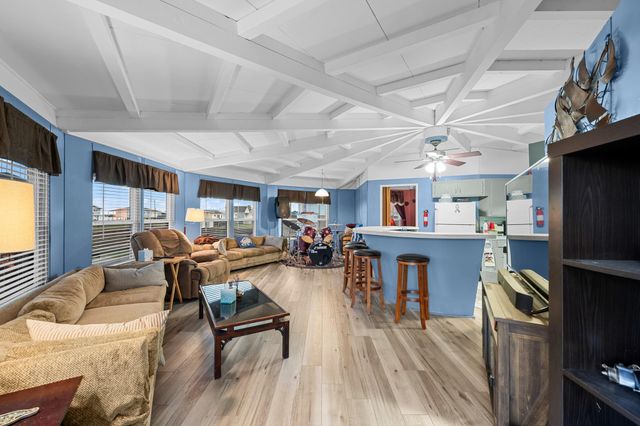 702 Seashell Drive, Surfside Beach, TX 77541