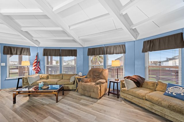 702 Seashell Drive, Surfside Beach, TX 77541