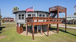702 Seashell Drive, Surfside Beach, TX 77541