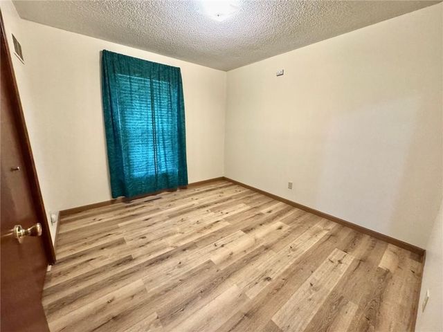 900 Summit Road, Knob Noster, MO 65336