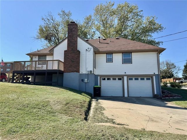 900 Summit Road, Knob Noster, MO 65336