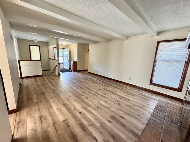 900 Summit Road, Knob Noster, MO 65336