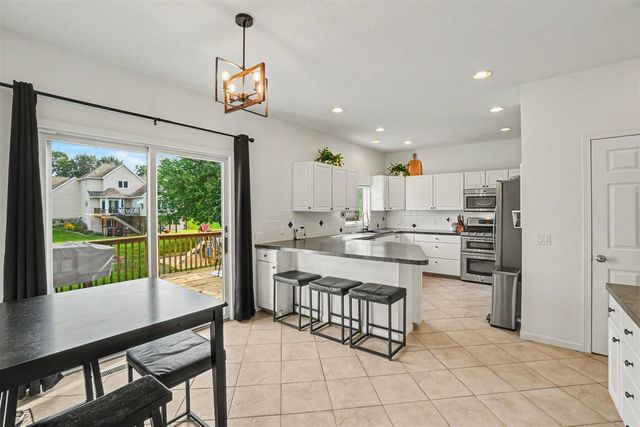 9521 Ridgecrest Drive, Zeeland, MI 49464
