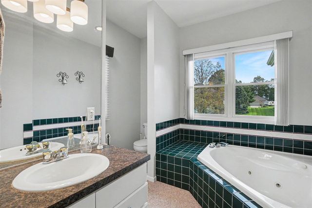 9521 Ridgecrest Drive, Zeeland, MI 49464