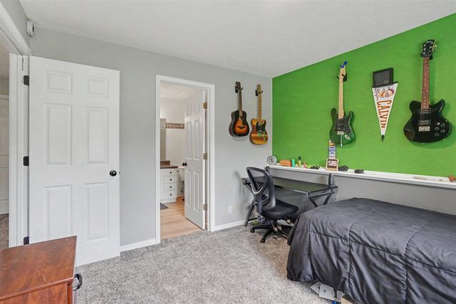 9521 Ridgecrest Drive, Zeeland, MI 49464
