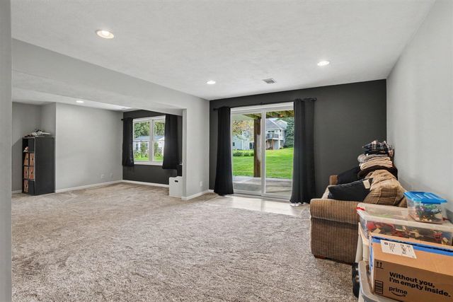 9521 Ridgecrest Drive, Zeeland, MI 49464