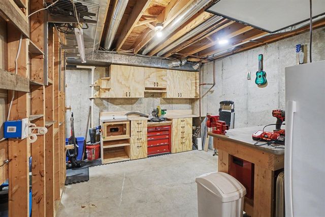 9521 Ridgecrest Drive, Zeeland, MI 49464