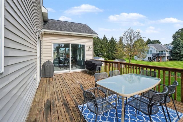 9521 Ridgecrest Drive, Zeeland, MI 49464