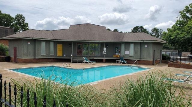 3925 Mountain View Road 3 C, Oakwood, GA 30566