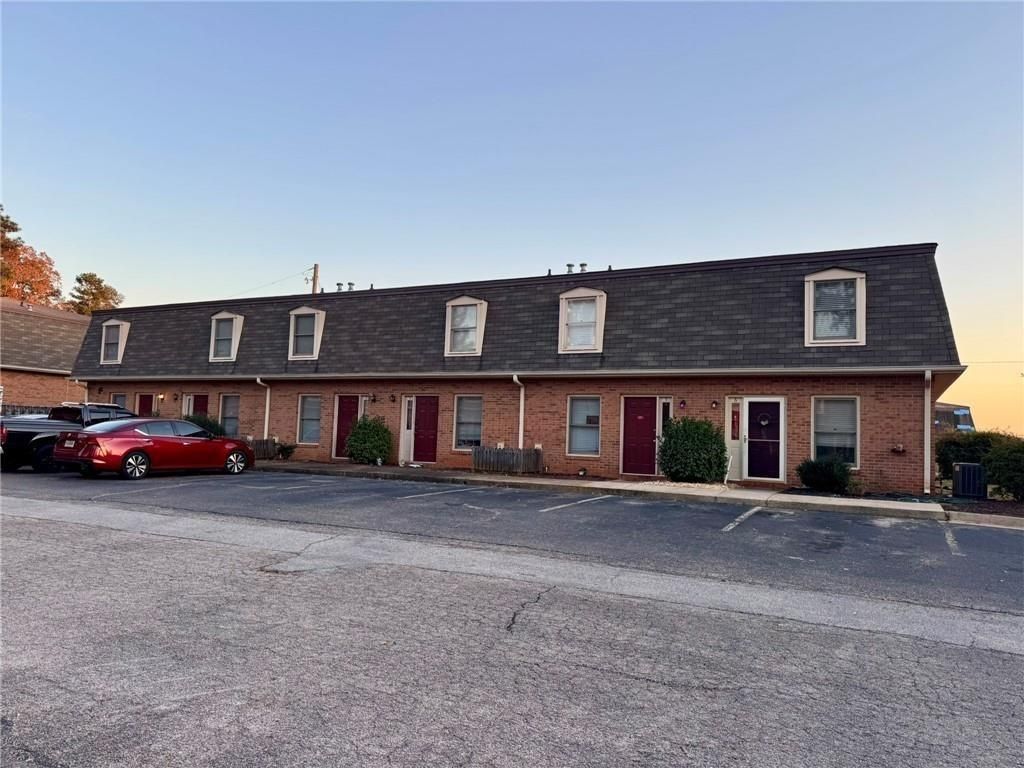 3925 Mountain View Road 3 C, Oakwood, GA 30566