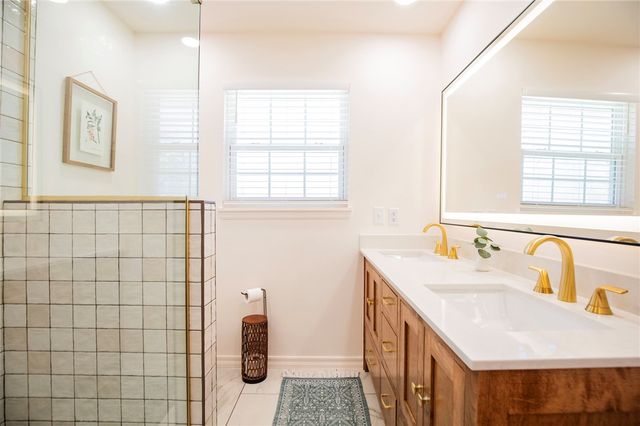 2803 N Elizabeth Avenue, Fayetteville, AR 72703