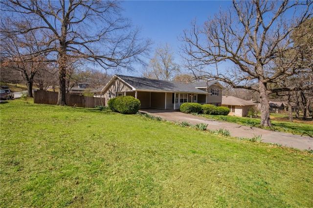 2803 N Elizabeth Avenue, Fayetteville, AR 72703