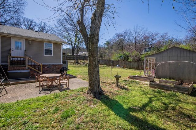 2803 N Elizabeth Avenue, Fayetteville, AR 72703