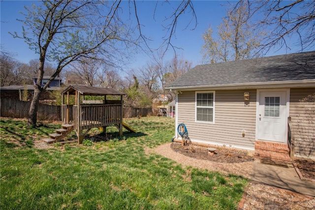 2803 N Elizabeth Avenue, Fayetteville, AR 72703