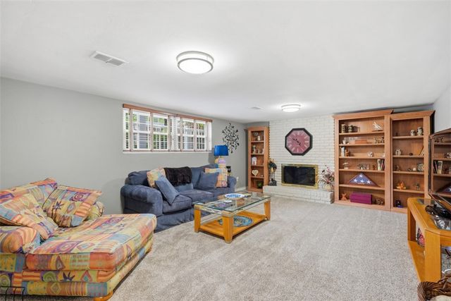113 Farmingdale DRIVE, Marshall, PA 15090