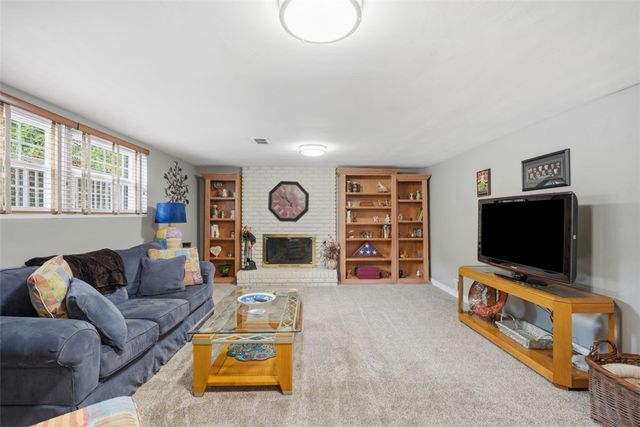 113 Farmingdale DRIVE, Marshall, PA 15090