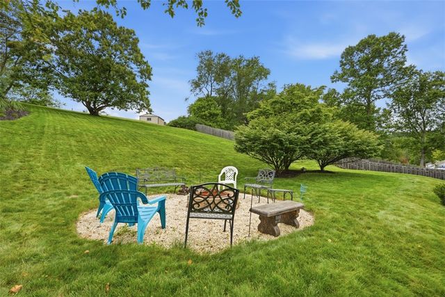 113 Farmingdale DRIVE, Marshall, PA 15090