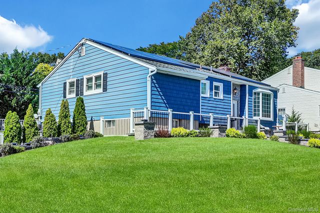 24 Jerome Drive, Farmingdale, NY 11735
