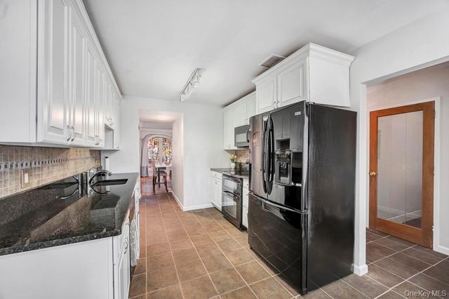 173 North Lane, Smithtown, NY 11787