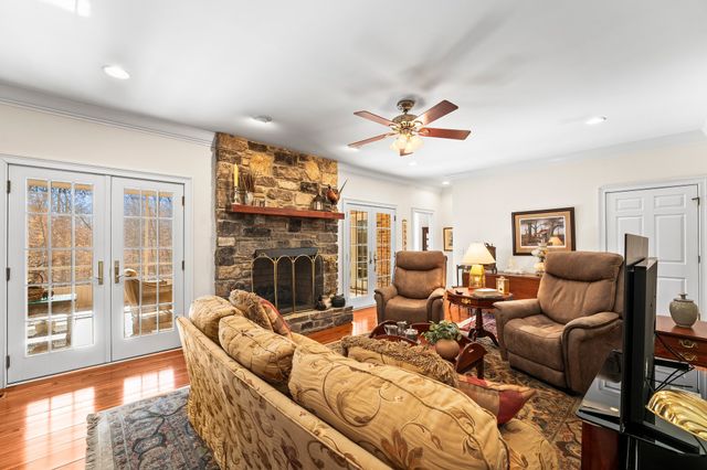 255 PARKS DRIVE, Normandy, TN 37360