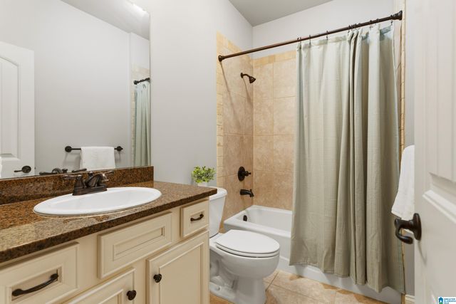 218 KENNISTON DALE, Pelham, AL 35124
