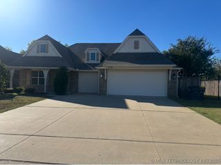 10910 S Olmsted Street, Jenks, OK 74037