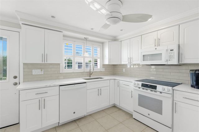 602 SPANISH DRIVE S 115, Longboat Key, FL 34228