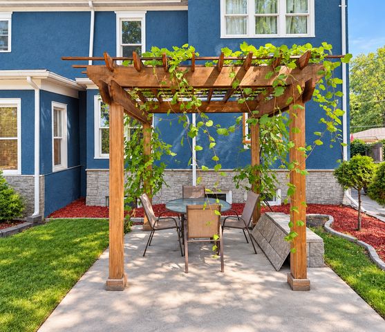 1024 8th Street S, Fargo, ND 58103