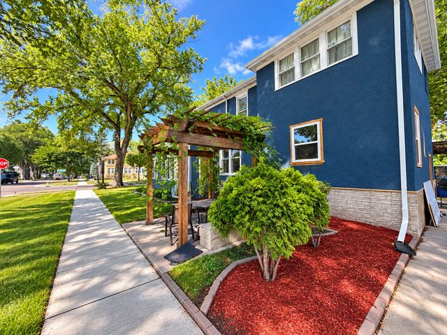 1024 8th Street S, Fargo, ND 58103