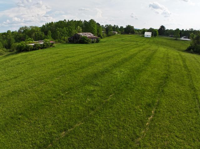 1600 Sandhill Road, Irvine, KY 40336