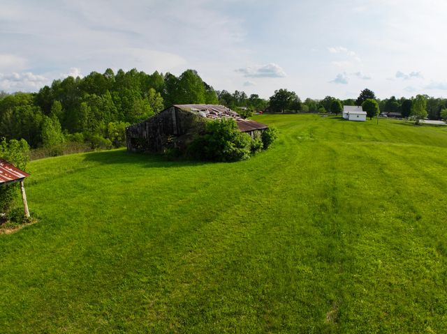 1600 Sandhill Road, Irvine, KY 40336