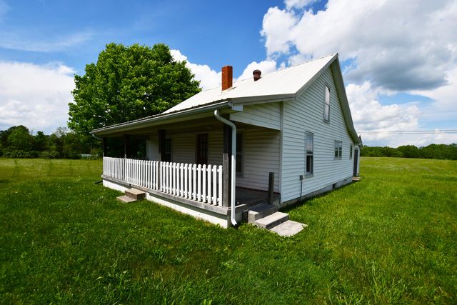 1600 Sandhill Road, Irvine, KY 40336