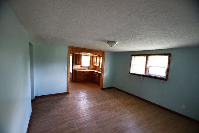 1600 Sandhill Road, Irvine, KY 40336