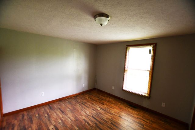 1600 Sandhill Road, Irvine, KY 40336