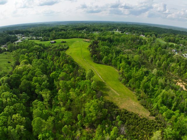 1600 Sandhill Road, Irvine, KY 40336