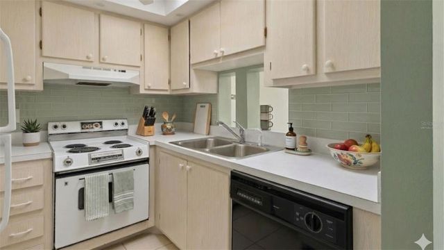 202 46TH AVENUE TERRACE W 404, Bradenton, FL 34207