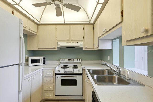 202 46TH AVENUE TERRACE W 404, Bradenton, FL 34207