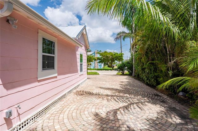 717 W MARION AVENUE, Punta Gorda, FL 33950