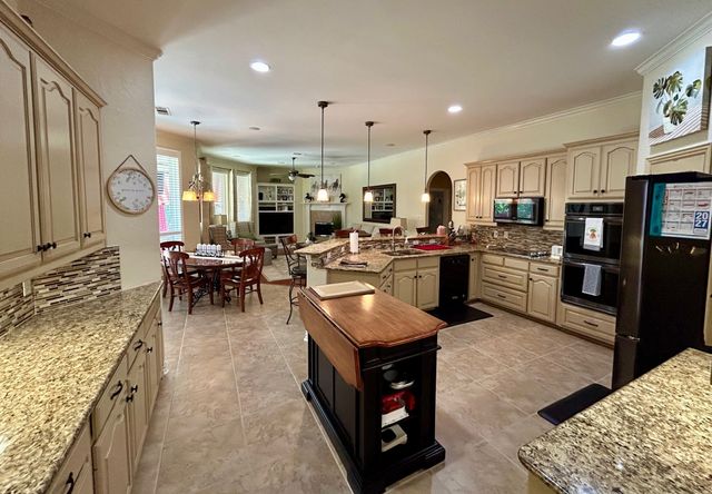 2300 High Pointe Drive, Corinth, TX 76210