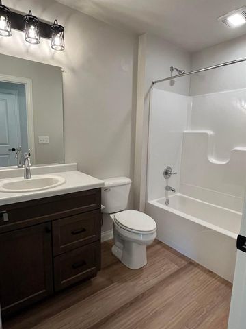 1430 CAROLINE DRIVE, New London, WI 54961