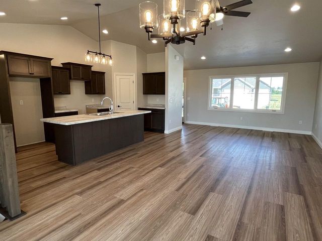 1430 CAROLINE DRIVE, New London, WI 54961