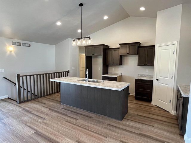1430 CAROLINE DRIVE, New London, WI 54961