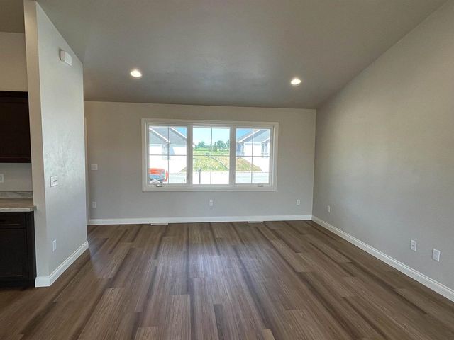 1430 CAROLINE DRIVE, New London, WI 54961