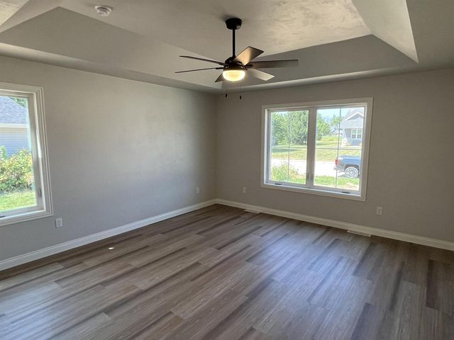 1430 CAROLINE DRIVE, New London, WI 54961
