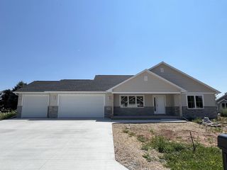 1430 CAROLINE DRIVE, New London, WI 54961