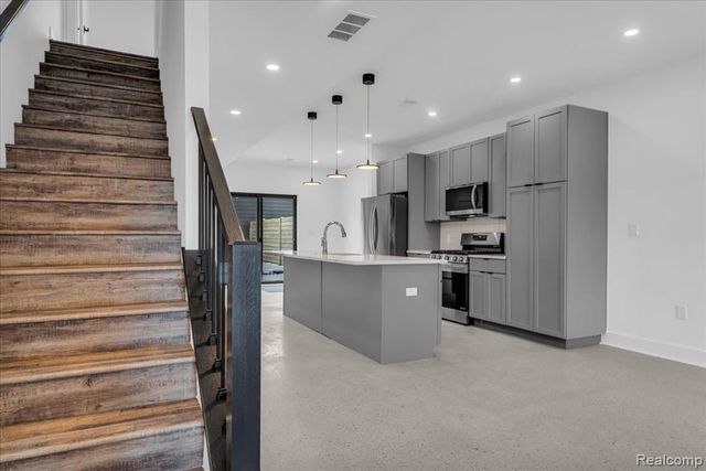 7534 Churchill Street C18, Detroit, MI 48206