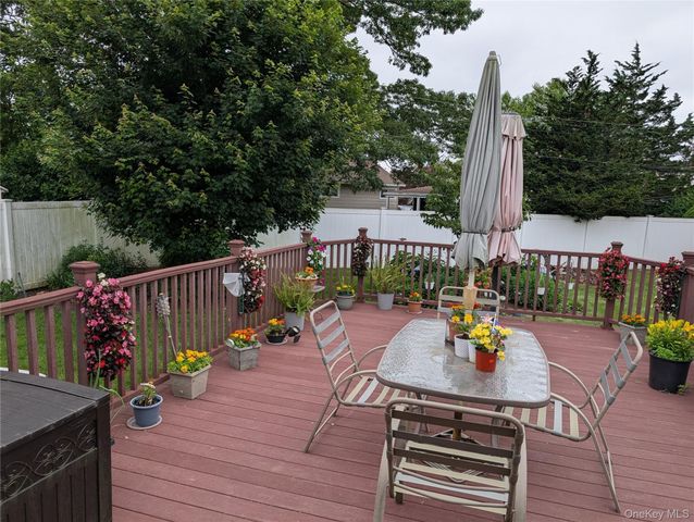 5 Columbia Road, Hicksville, NY 11801