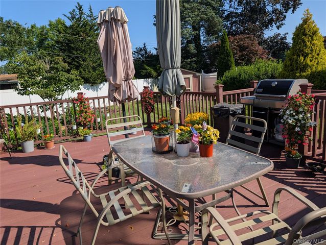 5 Columbia Road, Hicksville, NY 11801