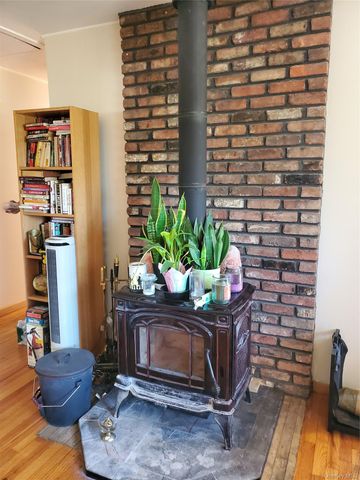 5 Columbia Road, Hicksville, NY 11801
